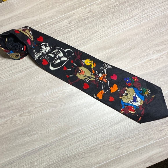 Vintage 1993 Looney Tunes Black Tie with Cartoon Characters and Hearts - Picture 1 of 16